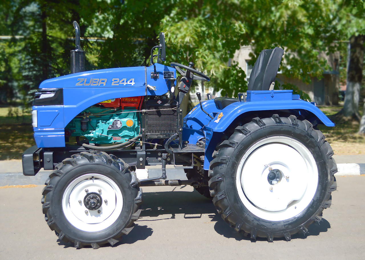 Мини трактор Zubr 244D 24 Л.С. 4Х4