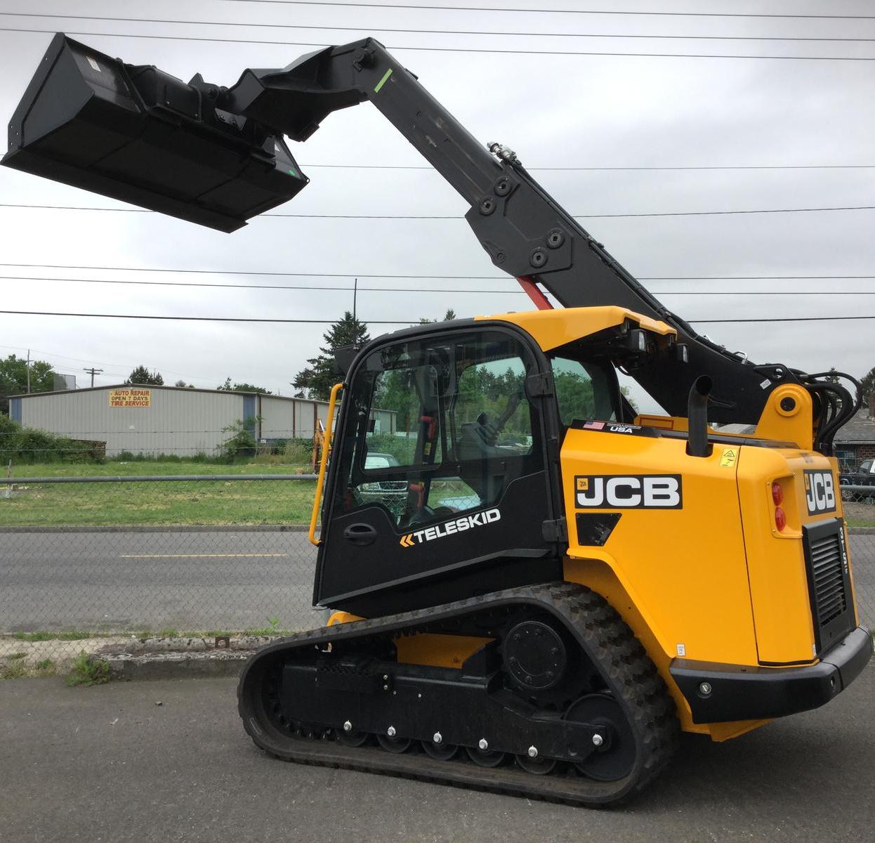 Погрузчик от JCB, оборудованный гусеничной системой