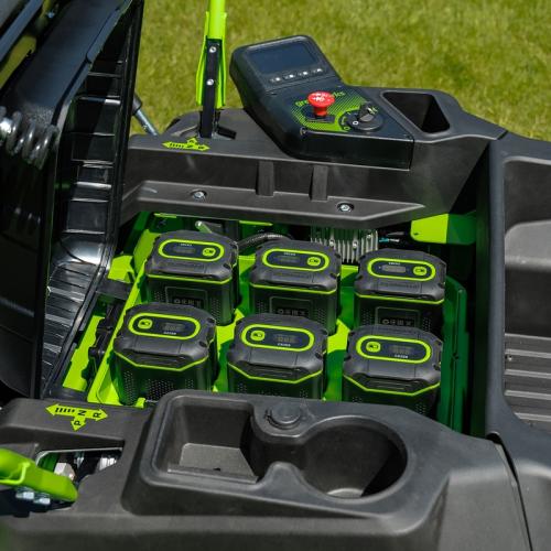 Райдер садовый Greenworks GC82ZT107 82V (107 см) Zero Turn CrossoverT аккумуляторный с нулевым радиусом разворота