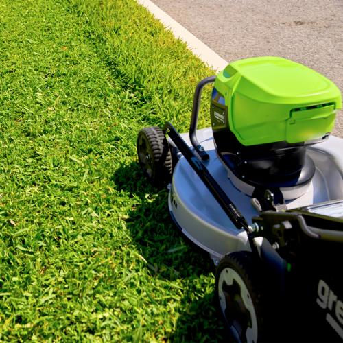 Газонокосилка Greenworks LM221S 82V (56 см) самоходная аккумуляторная, без АКБ и ЗУ